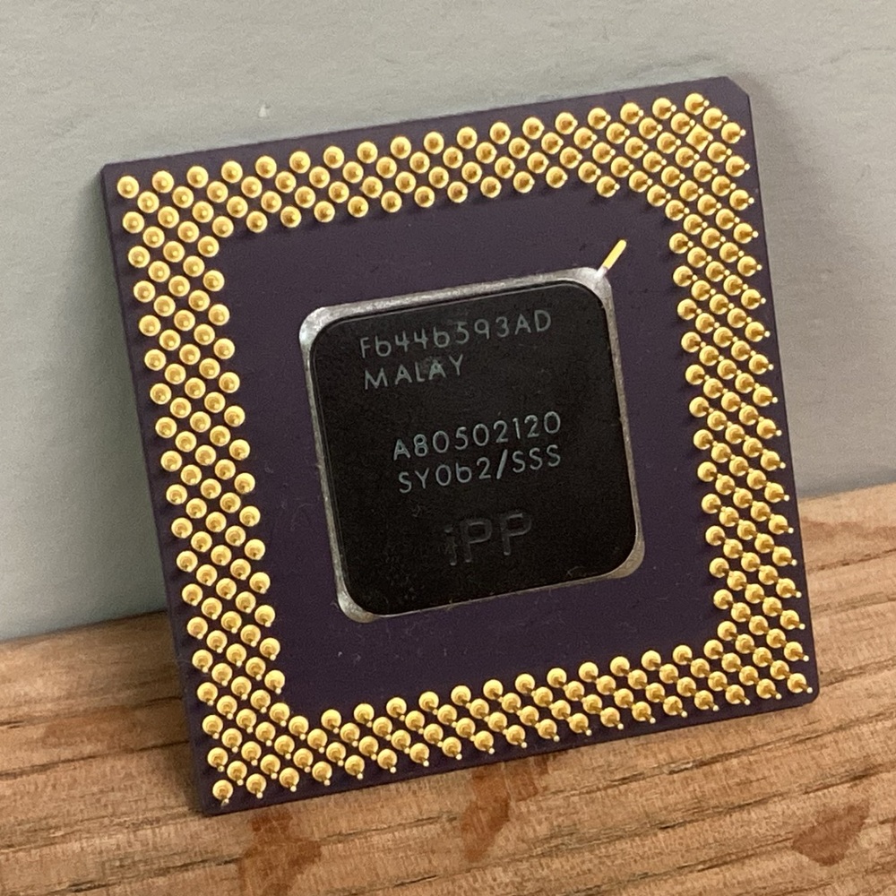 🟡 Vintage Intel Pentium Computer Chip - Contains Real Gold - Collectible